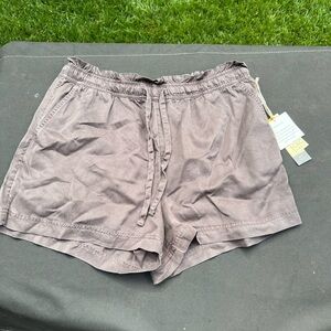 C&C Women's Shorts in Taupe NWT